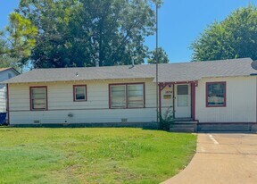 1034 S Holly Ln in Midwest City, OK - Building Photo