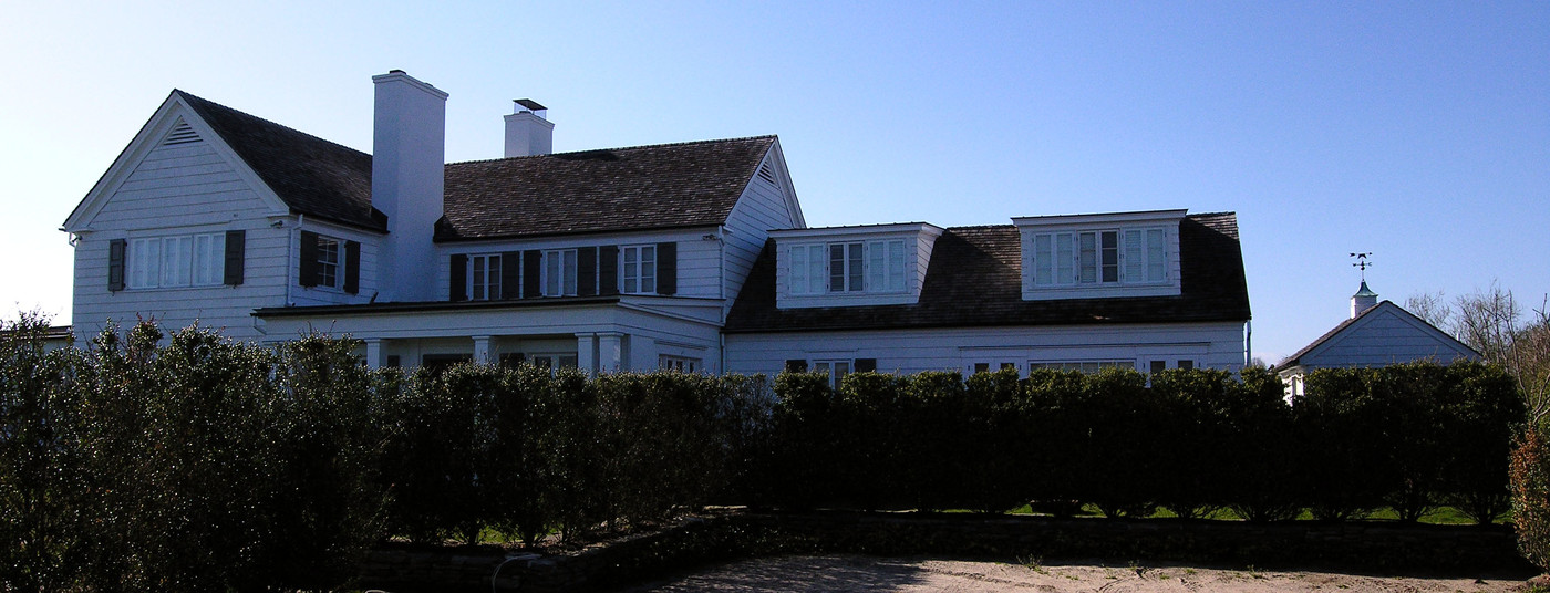 83 Meadow Ln in Southampton, NY - Building Photo