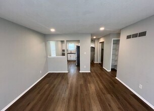 1411 S Haden Ct in Independence, MO - Building Photo - Building Photo