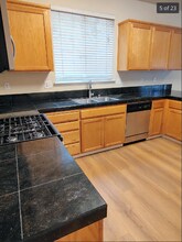 609 Chateau Way in Vacaville, CA - Building Photo - Building Photo