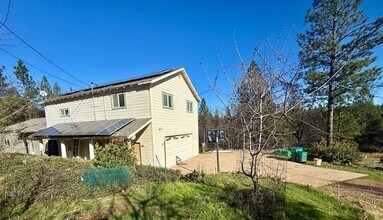 14009 Bitney Springs Rd in Nevada City, CA - Building Photo - Building Photo