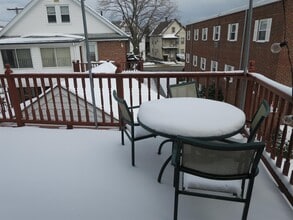 10 Windsor Rd, Unit 2 in Medford, MA - Building Photo - Building Photo