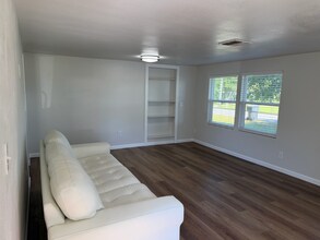 13515 Gavin Rd in Dover, FL - Foto de edificio - Building Photo