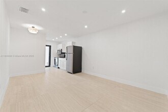 2442 SW 3rd St in Miami, FL - Building Photo - Building Photo