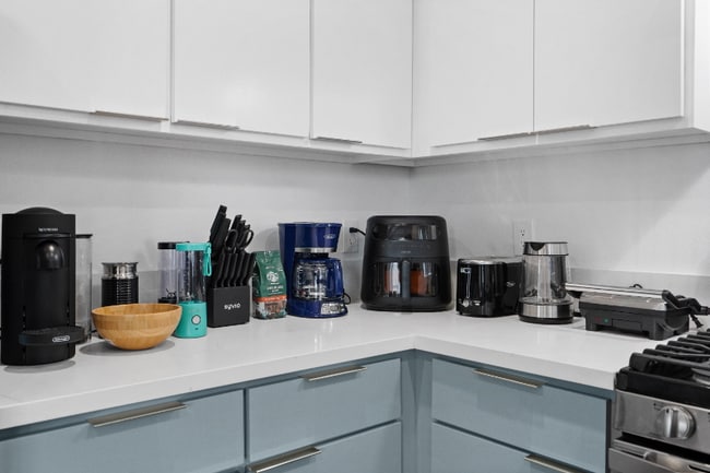 9513 Baring Cross St in Los Angeles, CA - Building Photo - Building Photo