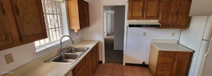 404 San Saba Rd in El Paso, TX - Building Photo - Building Photo