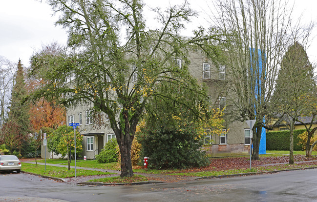 St. James Apartments in New Westminster, BC - Building Photo - Building Photo