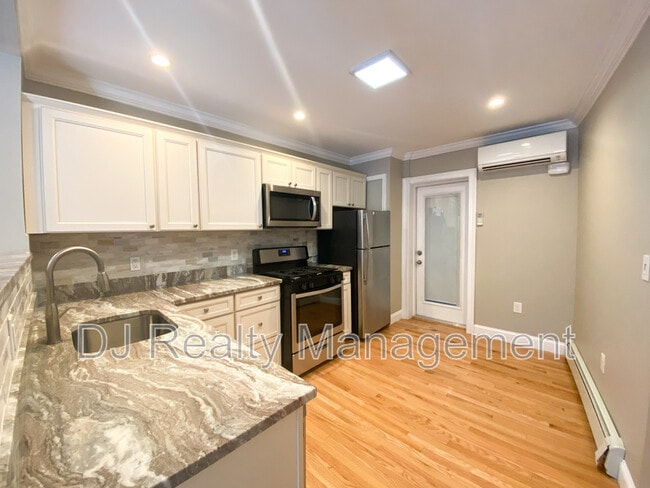 466 Commercial St in Boston, MA - Building Photo - Building Photo