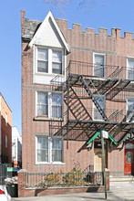 18-33 Ditmars Blvd in Astoria, NY - Building Photo - Building Photo