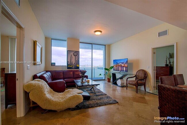 7901 Hispanola Ave in North Bay Village, FL - Building Photo - Building Photo