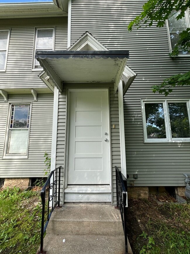 804 Iowa St in Cedar Falls, IA - Building Photo - Building Photo