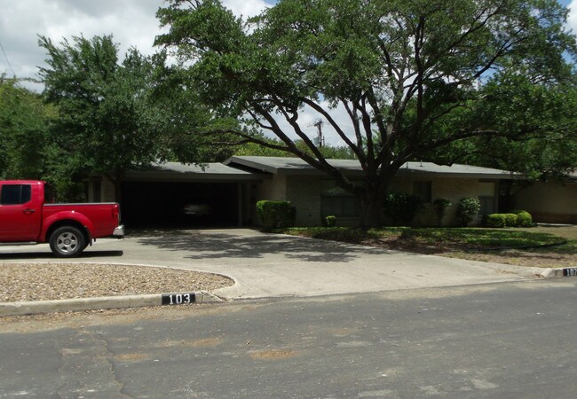 103 El Rancho Way in San Antonio, TX - Building Photo - Building Photo