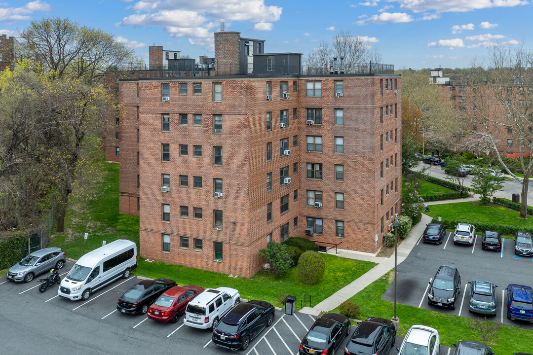 Vernon Woods Apartments in Mount Vernon, NY - Building Photo