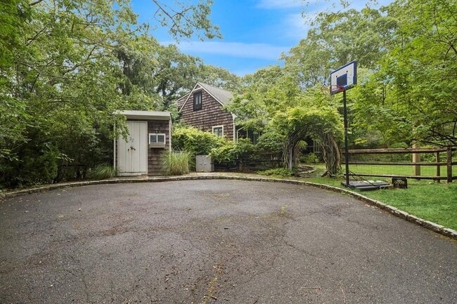 property at 37 Glenview Dr