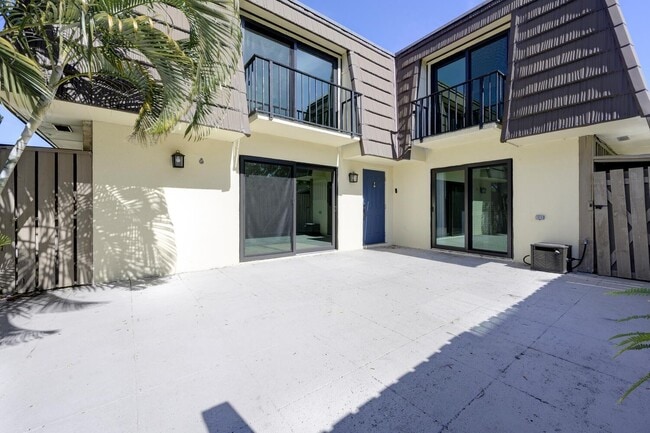 property at 319 3rd Ct