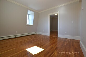 43 Bigelow St, Unit 3 in Boston, MA - Foto de edificio - Building Photo