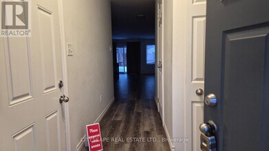 21 Woodedge Cir in Kitchener, ON - Building Photo - Building Photo