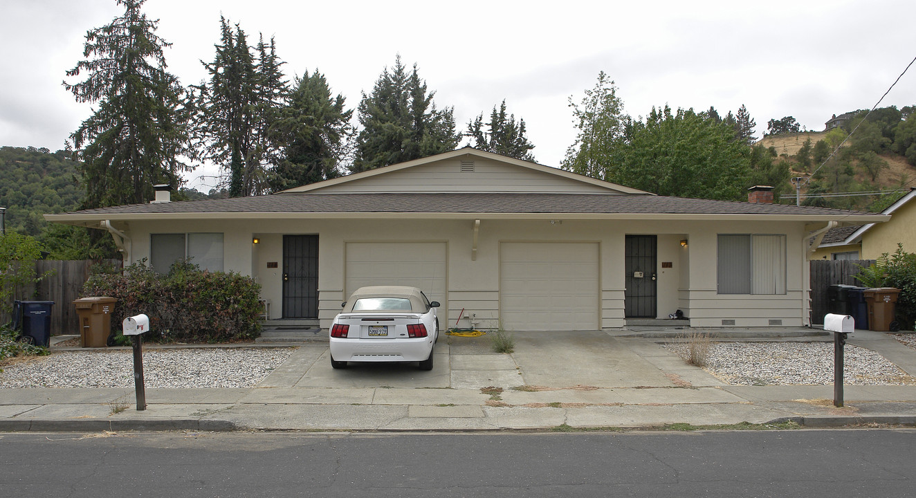 144 Gilbert Ct in Martinez, CA - Building Photo