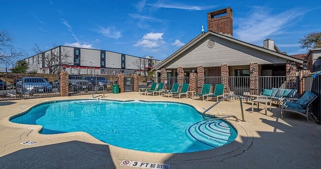 Brooksfield Apartments in San Antonio, TX - Foto de edificio - Building Photo