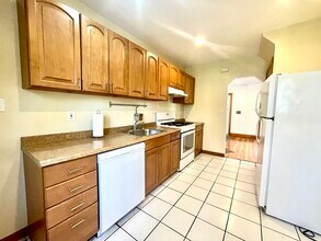 27 South Crescent Circuit, Unit A in Boston, MA - Building Photo - Building Photo