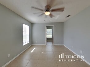 10518 Gifford Dr in Spring Hill, FL - Building Photo - Building Photo