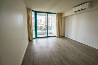 745 Isenberg St in Honolulu, HI - Building Photo - Building Photo