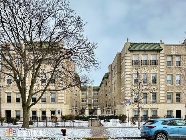 4224 N Paulina St, Unit A08C