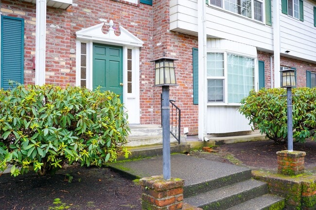 2130 NE Clackamas St