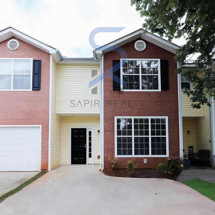 2297 Nicole Dr in Hampton, GA - Building Photo