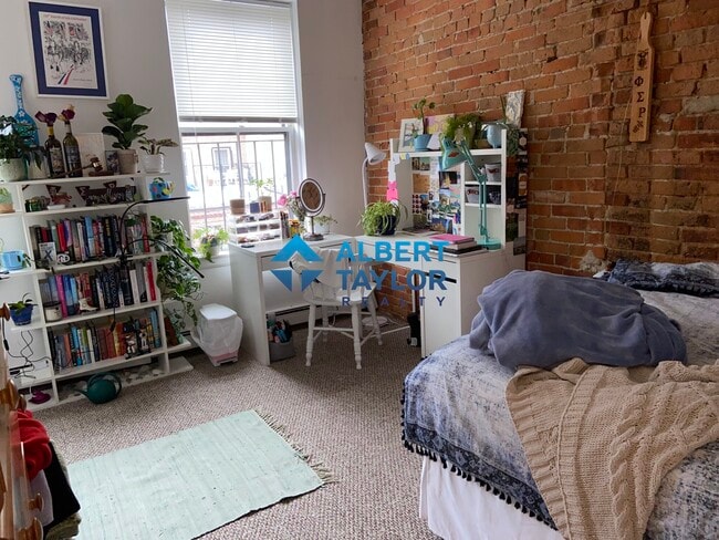 486 Massachusetts Ave, Unit 3 in Boston, MA - Foto de edificio - Building Photo