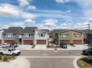 Hensley Station Townhomes in Meridian, ID - Foto de edificio - Building Photo