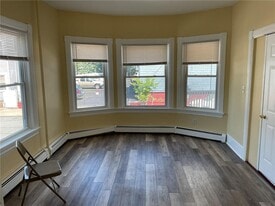 497 Elmwood Ave in Providence, RI - Building Photo