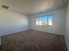 5642 Guardian Way in Chino, CA - Building Photo - Building Photo