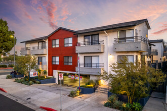 Campus Crossing Apartments in Northridge, CA - Building Photo - Building Photo