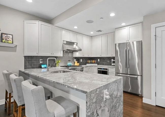 309 E St, Unit 22 in Boston, MA - Building Photo - Building Photo