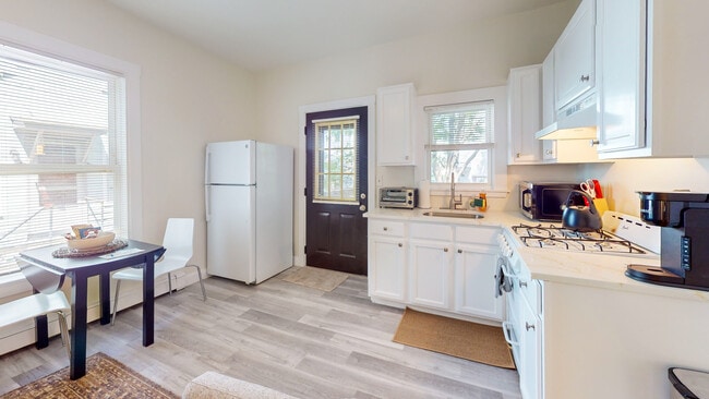 24 Hews St, Unit 1A