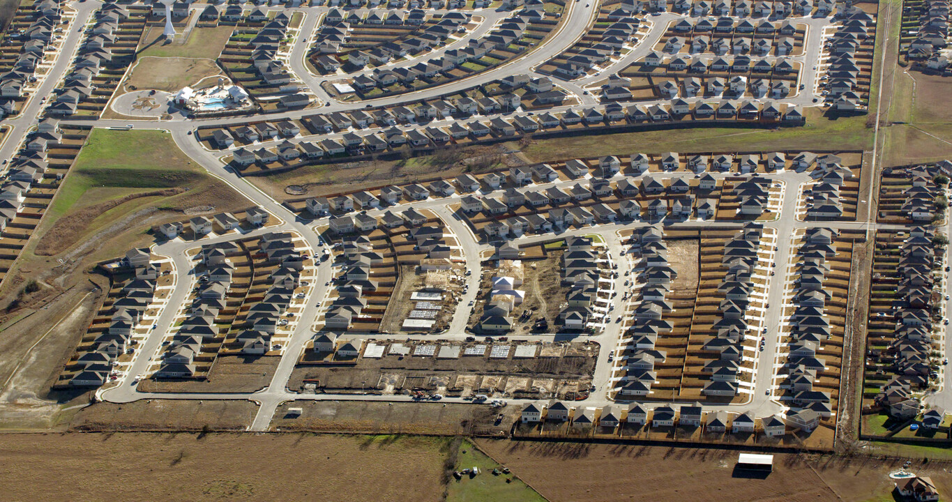 Presidential Meadows in Manor, TX - Building Photo