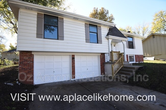 7909 E 104 Terrace in Kansas City, MO - Foto de edificio - Building Photo