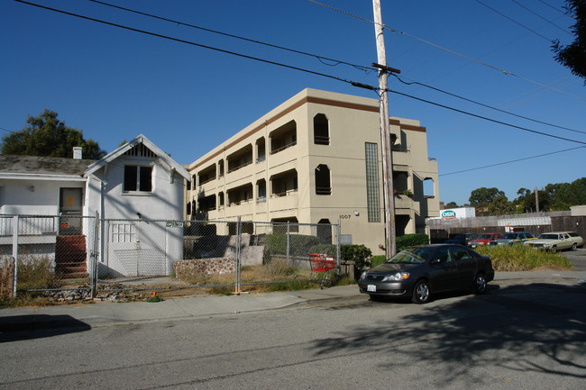 1007 Hemlock Ave in Millbrae, CA - Foto de edificio - Building Photo