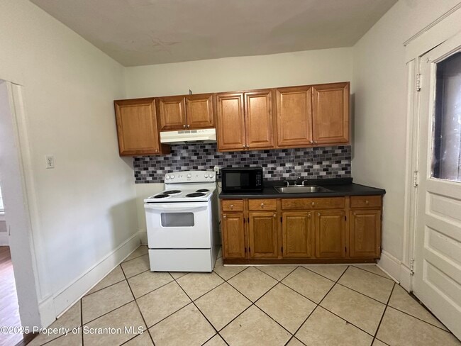 568 Main St in Edwardsville, PA - Building Photo - Building Photo