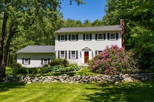 318 Milton Rd in Litchfield, CT - Building Photo