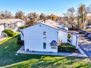 Elk Mountain Apartments in Lakewood, CO - Building Photo - Building Photo