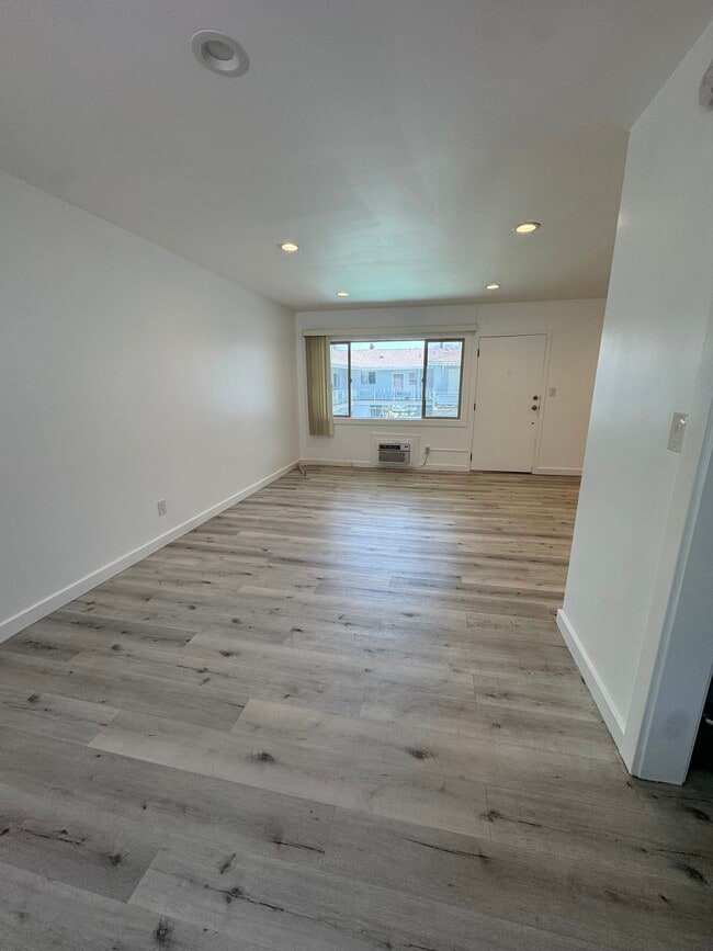 7969 Norton Ave, Unit 15