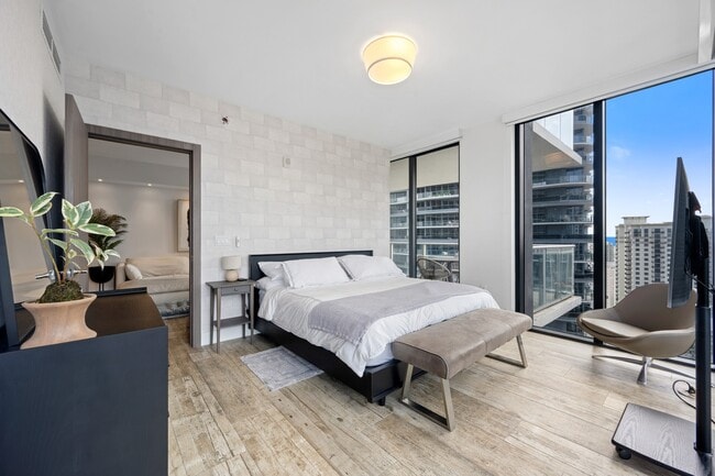 1060 Brickell Ave, Unit 2200 in Miami, FL - Building Photo - Building Photo