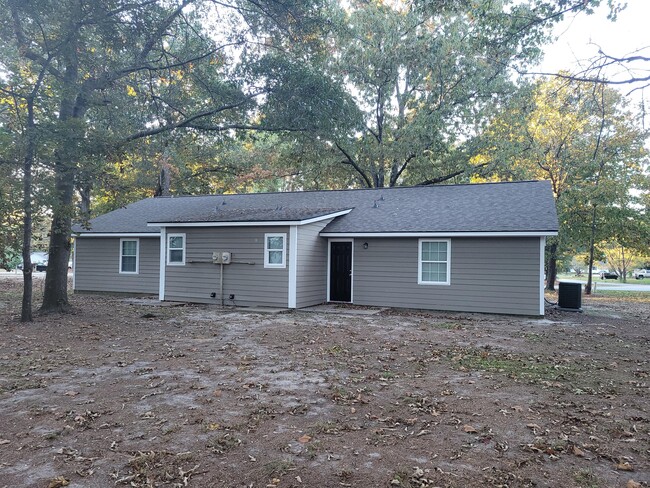 6424 Rockford Dr in Fayetteville, NC - Foto de edificio - Building Photo