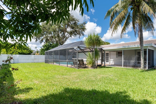 3554 NW 25th Terrace in Boca Raton, FL - Foto de edificio - Building Photo