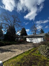 1104 Ginger Ave in Eugene, OR - Building Photo - Building Photo
