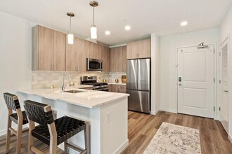 The Park at Woodbridge Station in Woodbridge, NJ - Building Photo - Building Photo