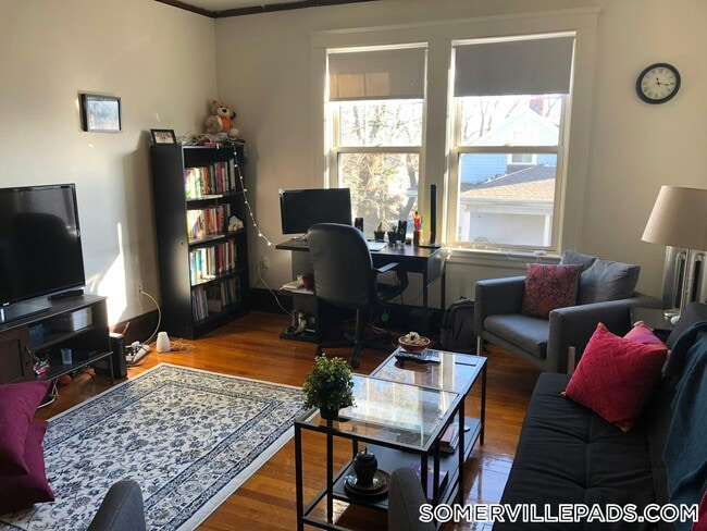 155 Summer St, Unit 7R in Somerville, MA - Building Photo - Building Photo