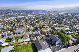 Malaga Court in Wenatchee, WA - Foto de edificio - Building Photo